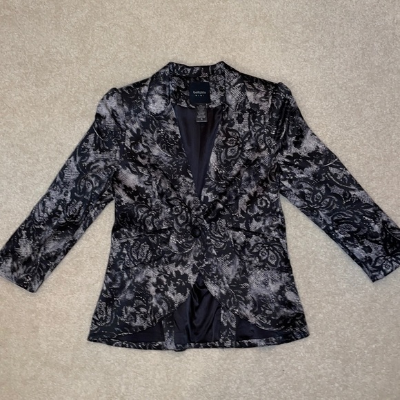 Gorgeous Bellatrix Black and White Lace Print Blazer Size Small - Picture 1 of 6